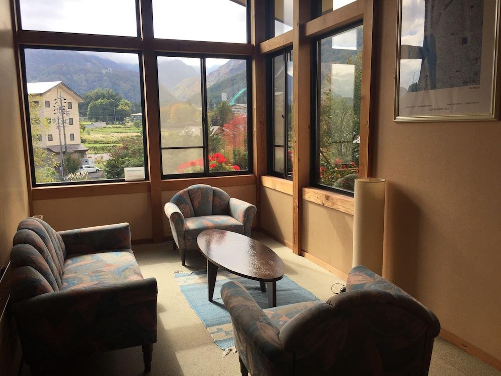 Hakuba Alpine Hotel Экстерьер фото