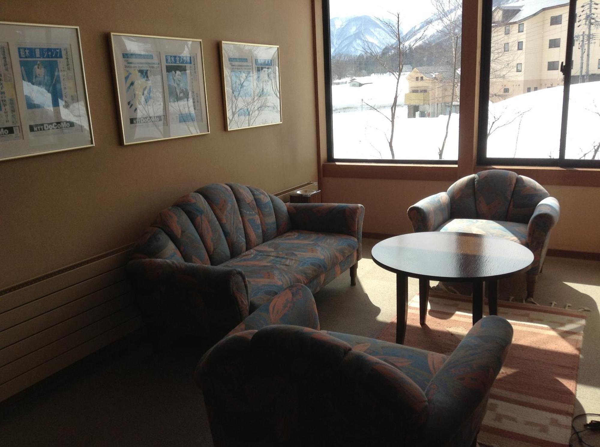 Hakuba Alpine Hotel Экстерьер фото