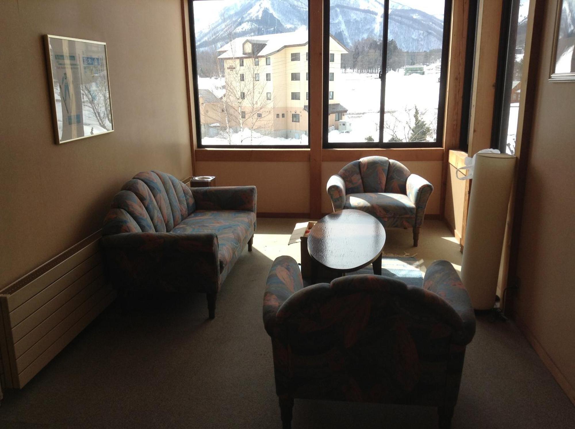 Hakuba Alpine Hotel Экстерьер фото