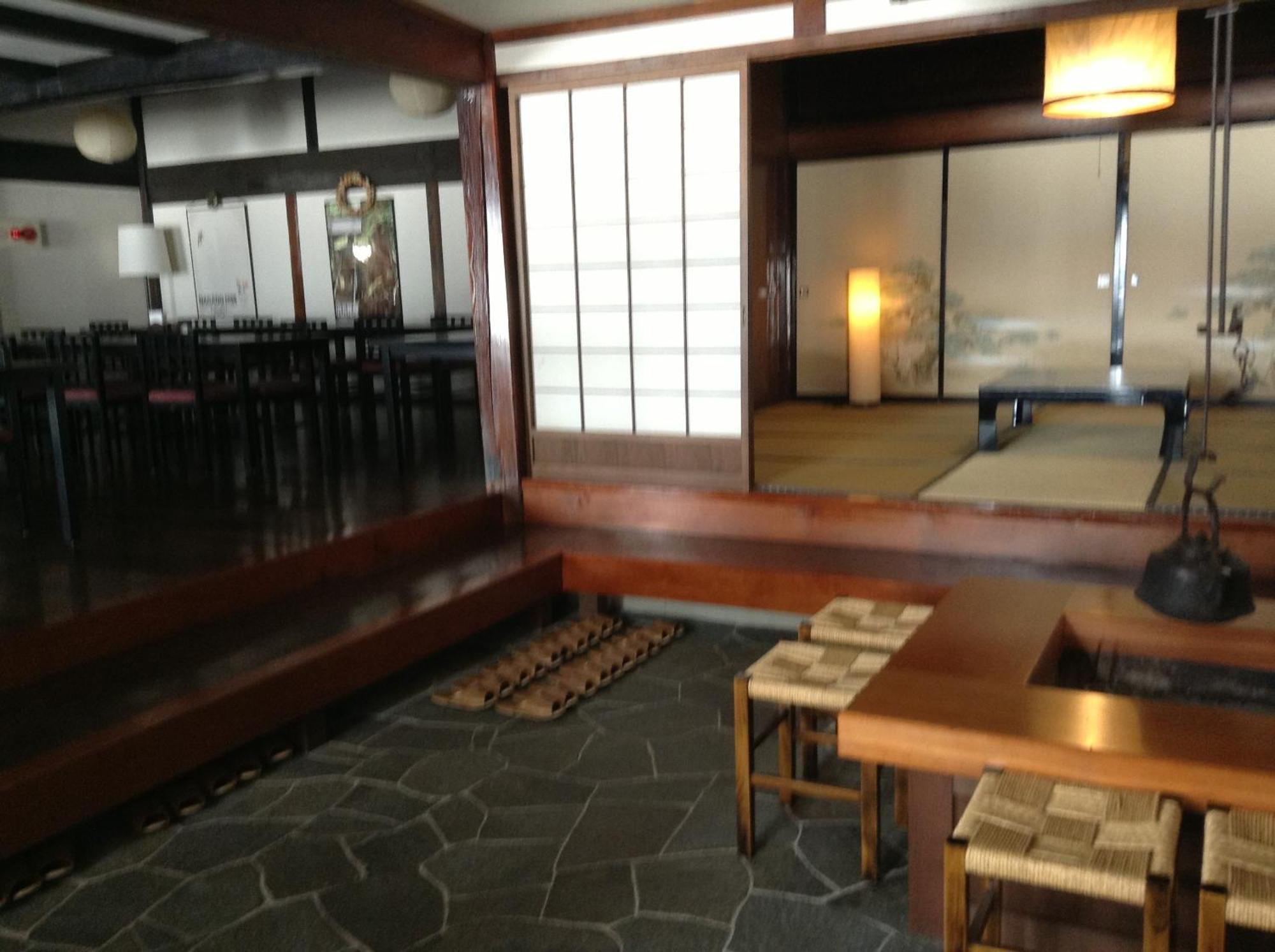Hakuba Alpine Hotel Экстерьер фото