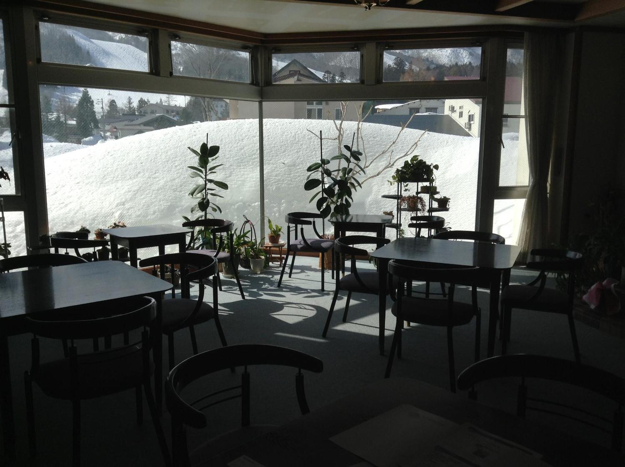 Hakuba Alpine Hotel Экстерьер фото