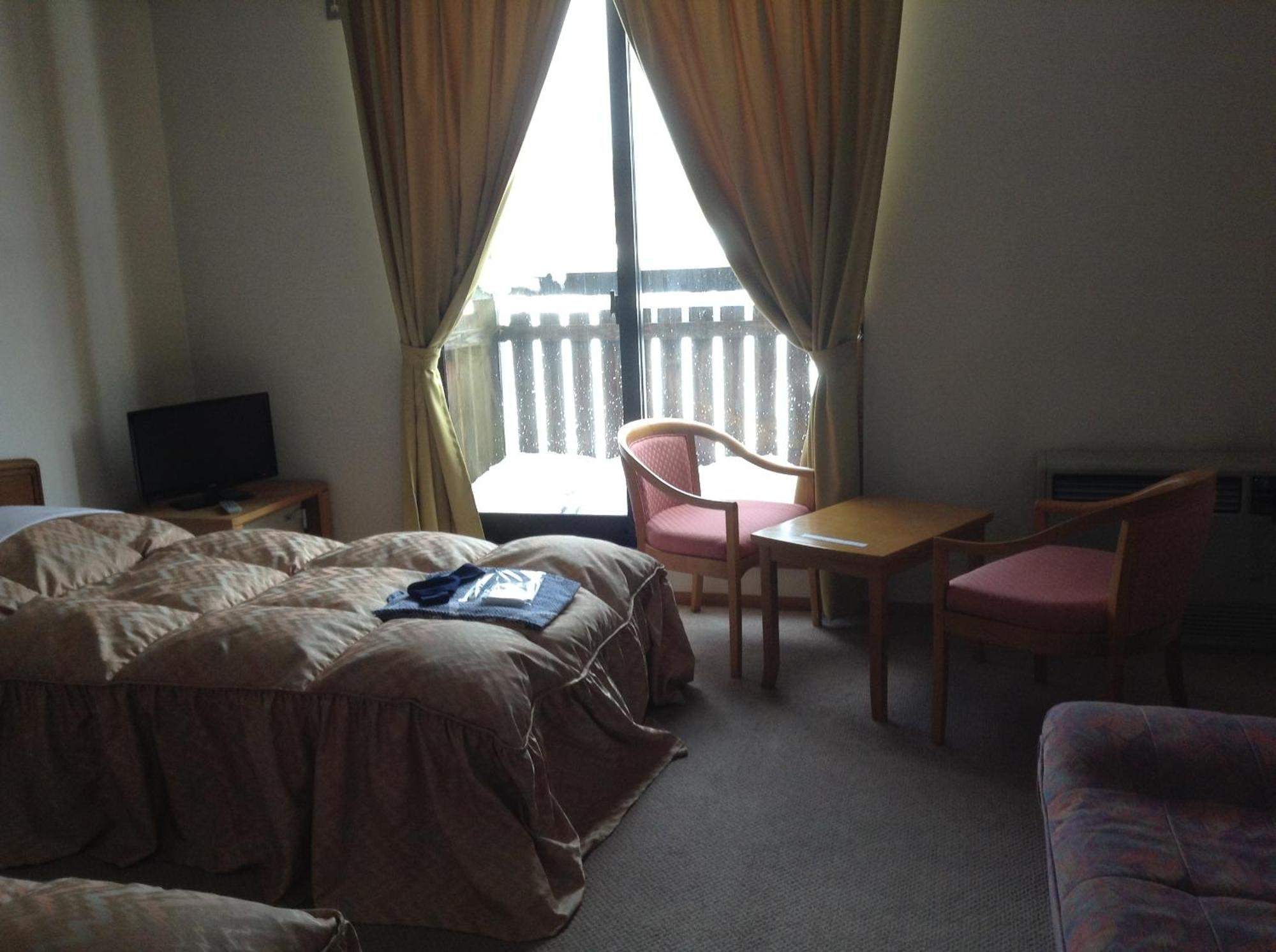 Hakuba Alpine Hotel Экстерьер фото
