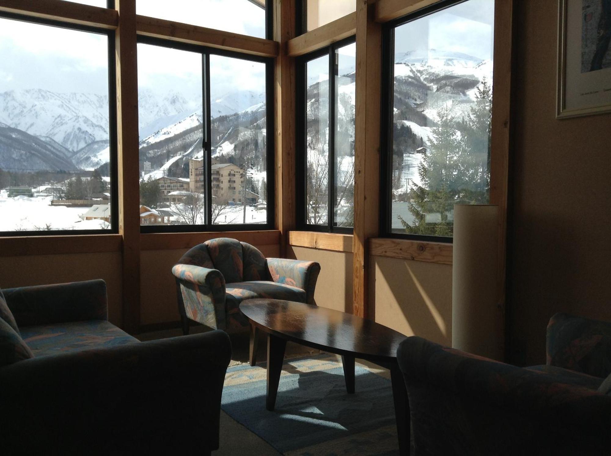 Hakuba Alpine Hotel Экстерьер фото